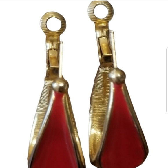 MODE ART VINTAGE GOLDTONED & RED ENAMEL STATEMENT EARRINGS - Picture 3 of 6
